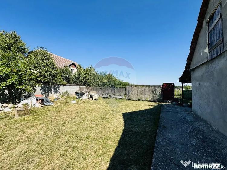 Teren de 6210 mp, în Apateu