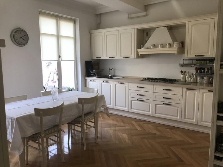 Casă cu 14 camere cu Teren 120 Mp în P-ța Ovidiu