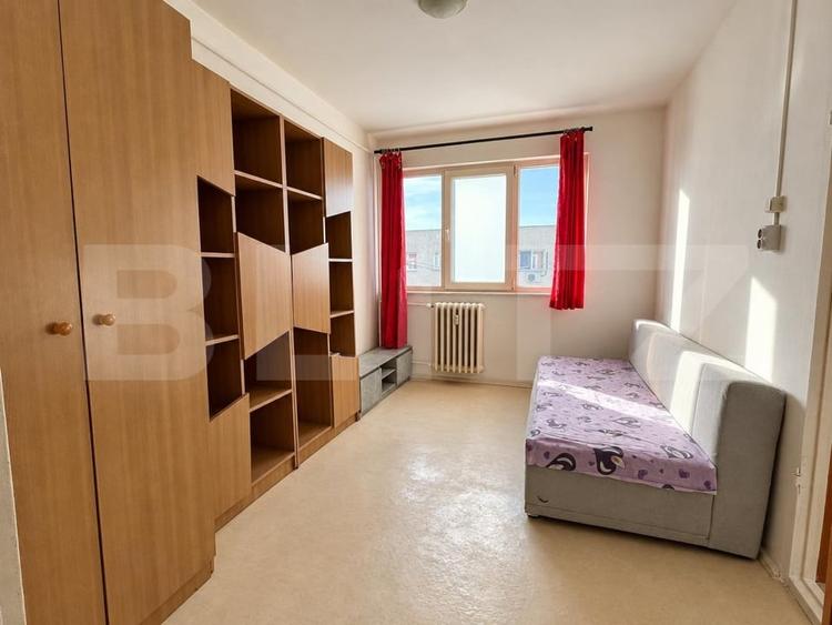 Apartament cu 2 camere semidecomandat, mobilat în Tractorul
