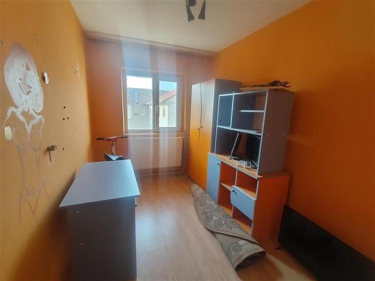 Apartament cu 3 camere decomandat, mobilat în Nord