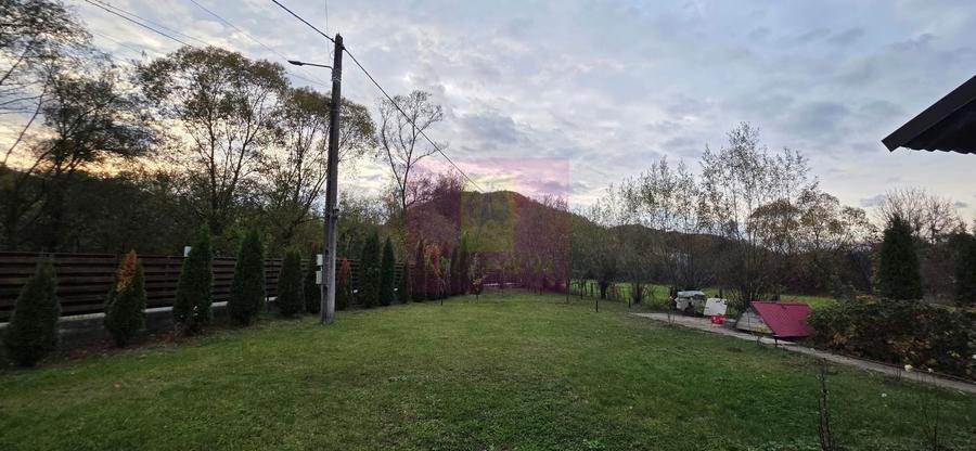 Casă individuală cu 5 camere cu Teren 993 Mp în Ocina de Jos