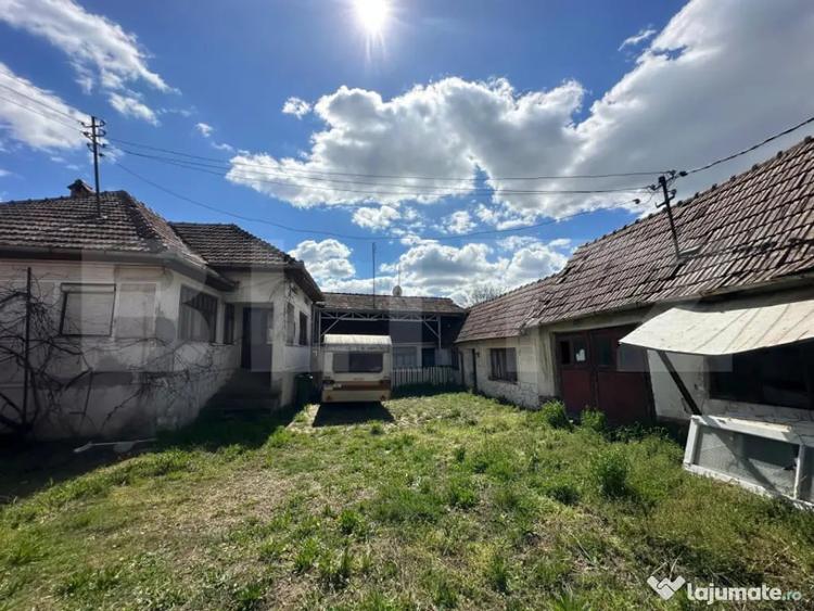 Casă cu 7 camere cu Teren 2500 Mp în Central