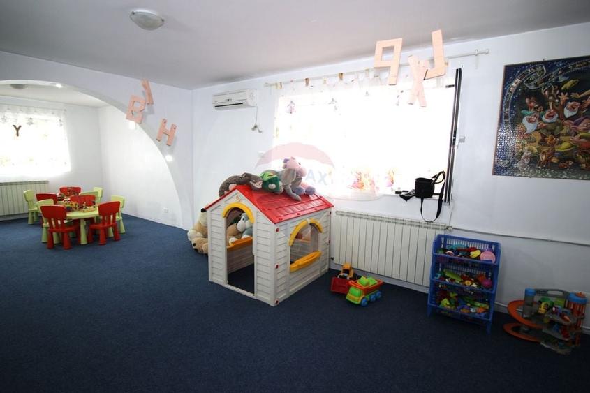 Casă individuală cu 7 camere cu Teren 245 Mp în Drumul Taberei