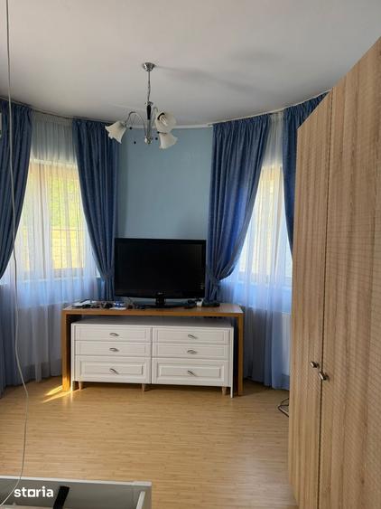 Casă cu 7 camere cu Teren 1000 Mp în Miroslava
