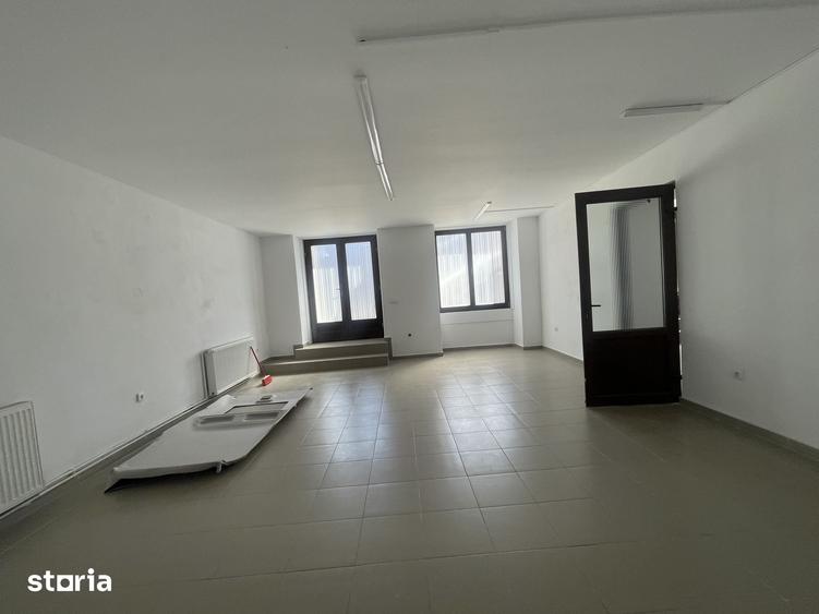 Spațiu comercial, de 85 mp, în Central