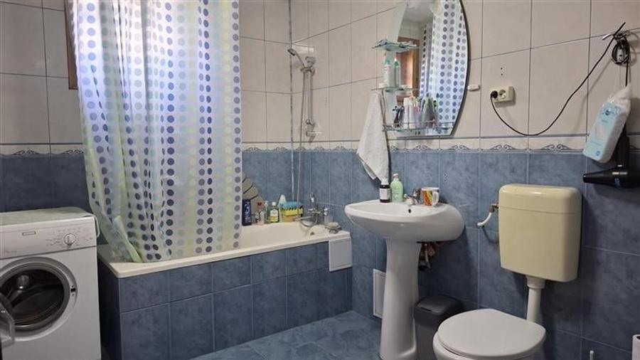 Casă individuală cu 4 camere cu Teren 1250 Mp în Petrești