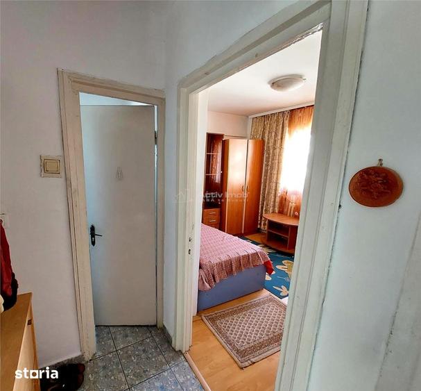 Apartament cu 3 camere decomandat în Piața