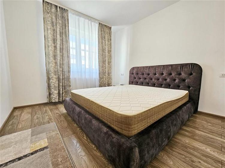 Apartament cu 2 camere decomandat în Tractorul