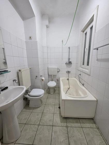 Casă cu 5 camere cu Teren 549 Mp în Ultracentral