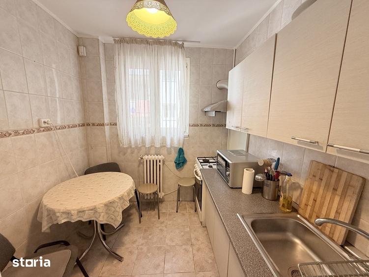 Apartament cu 3 camere semidecomandat în Vatra Luminoasă