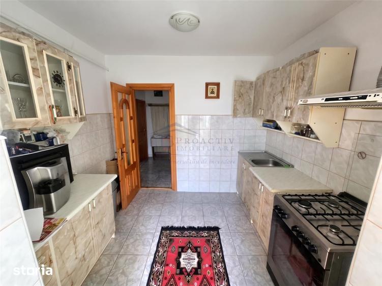 Apartament cu 3 camere decomandat în Obcini