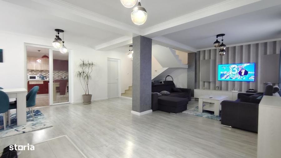 Casă cu 4 camere în Izvoru