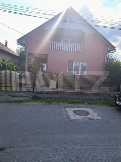 Casă individuală cu 4 camere cu Canalizare în Nord-Vest