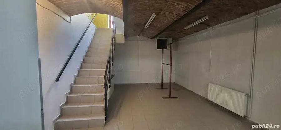 Spațiu comercial, de 100 mp, în Traian