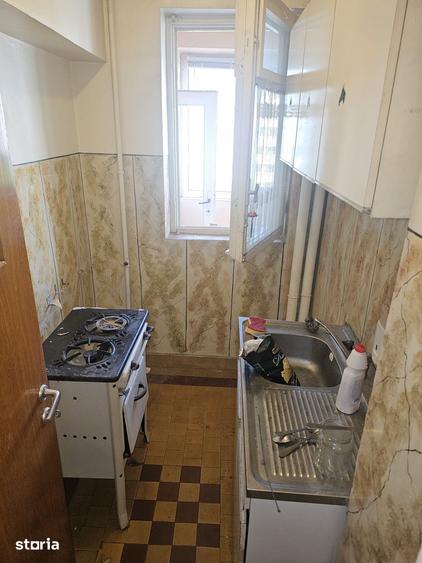 Garsonieră decomandată în Tei