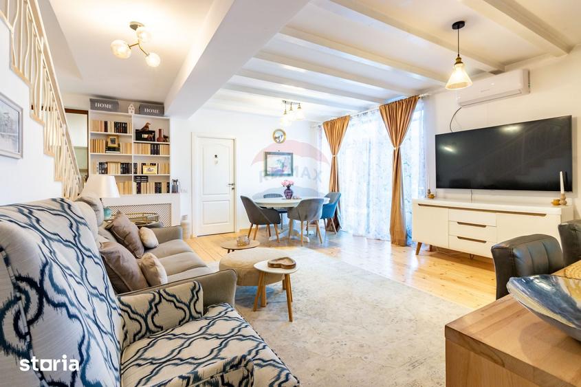 Casă cu 8 camere cu Teren 695 Mp în Andronache