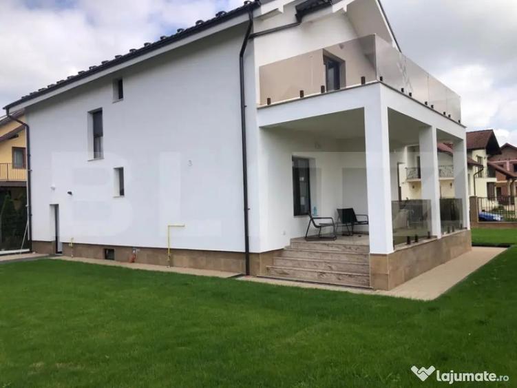 Casă cu 3 camere cu Piscina în Central