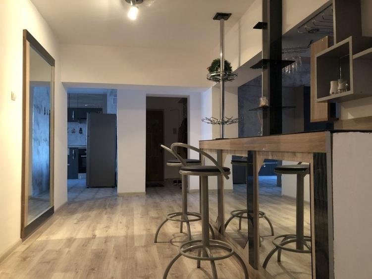 Apartament cu 3 camere decomandat, mobilat în Central