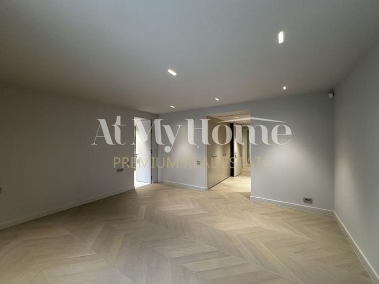 Apartament cu 4 camere decomandat în Kiseleff