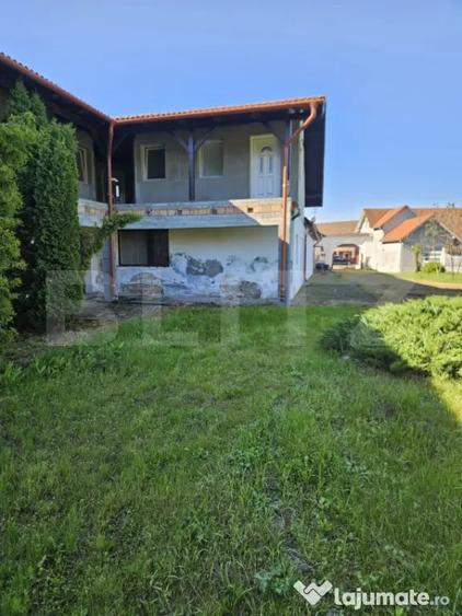 Casă cu 7 camere cu Teren 2828 Mp în Central