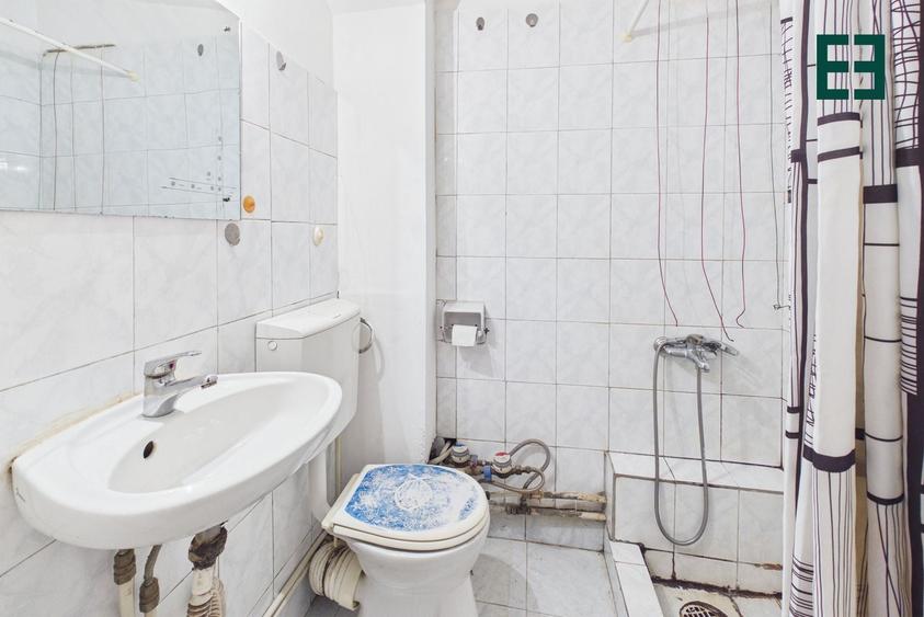 Apartament cu 2 camere semidecomandat în Intim