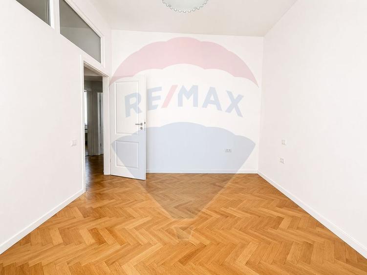 Apartament cu 4 camere decomandat în Central