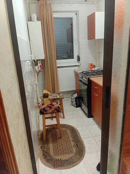 Apartament cu 2 camere nedecomandat în Obor