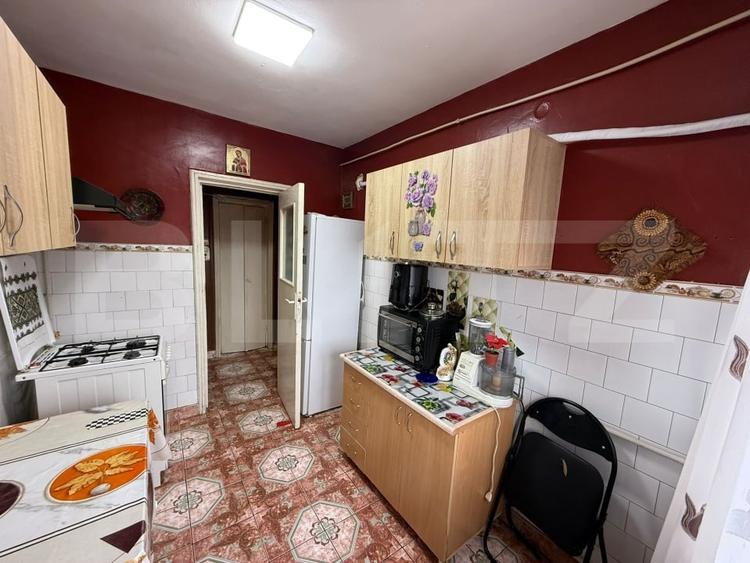 Apartament cu 3 camere semidecomandat, mobilat în Tătărași