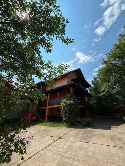 Casă individuală cu 5 camere cu Teren 690 Mp în Podul Vadului