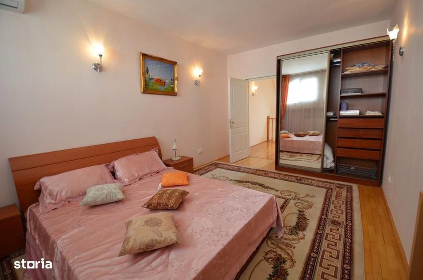 Casă cu 4 camere decomandat în Central