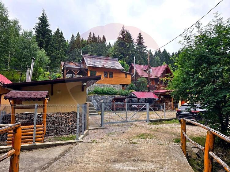 Casă individuală cu 4 camere cu Teren 889 Mp în Central