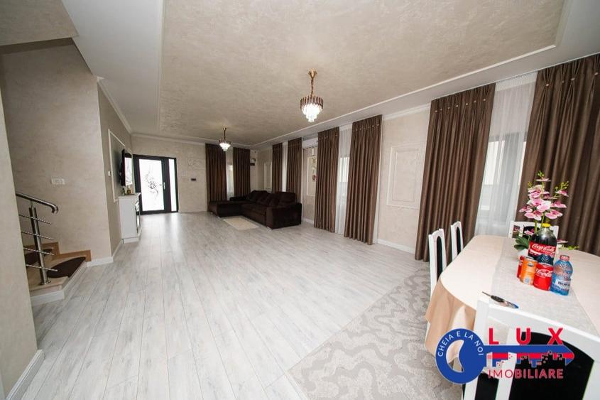 Casă cu 6 camere cu Teren 400 Mp în Babadag