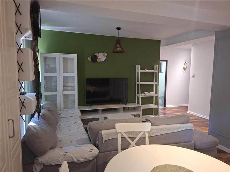 Apartament cu 3 camere decomandat în 9 Mai
