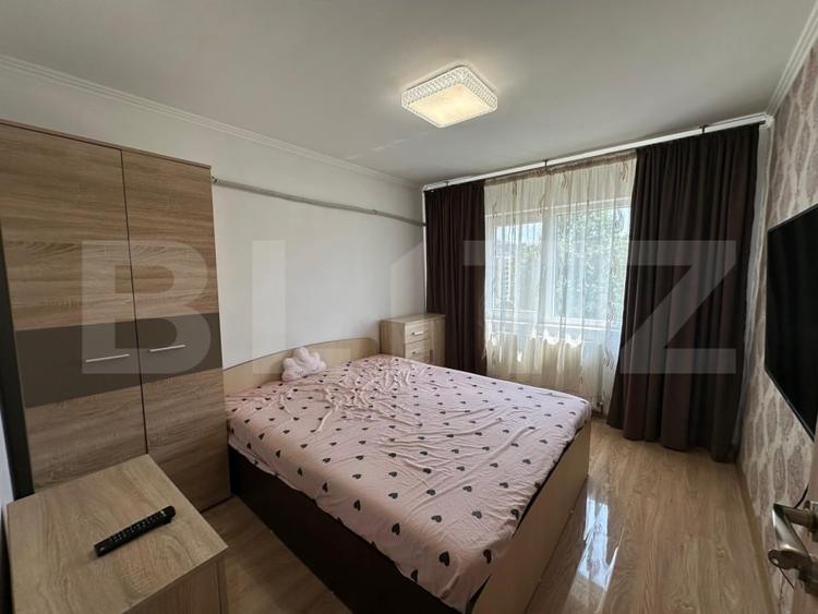 Apartament cu 3 camere decomandat, mobilat în Rovine