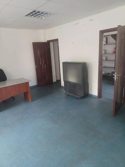 Apartament cu 5 camere decomandat în Titan