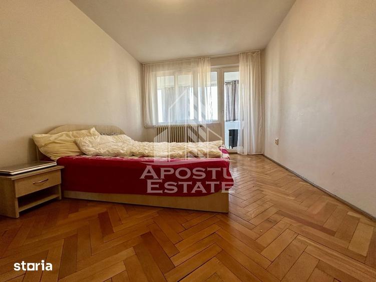 Apartament cu 3 camere semidecomandat, mobilat în Iosefin