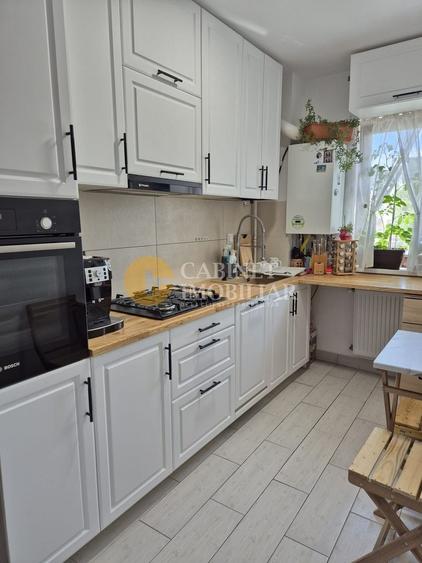 Apartament cu 3 camere decomandat, mobilat în Vișani