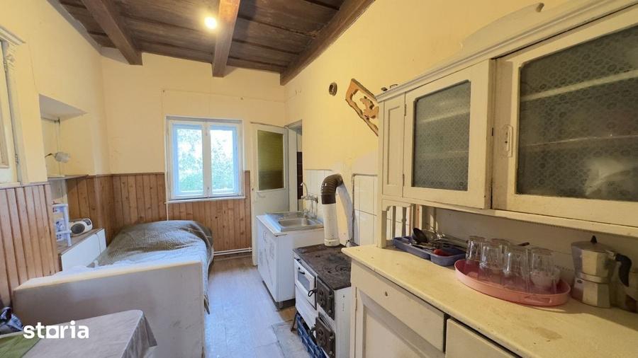 Casă cu 3 camere cu Teren 3263 Mp în Central