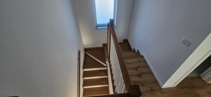 Duplex cu 4 camere cu Canalizare în Ipotești
