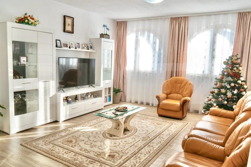 Casă individuală cu 6 camere cu Teren 1200 Mp în Cetate
