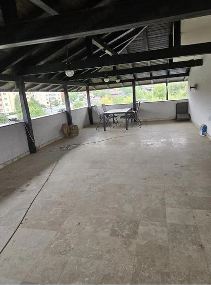 Casă cu 7 camere cu Teren 600 Mp în Traian