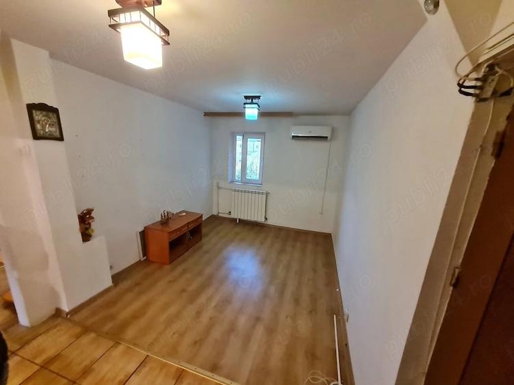 Apartament cu 3 camere decomandat în Crihala