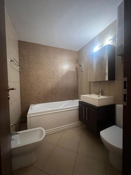 Apartament cu 3 camere decomandat, mobilat în Națiunile Unite