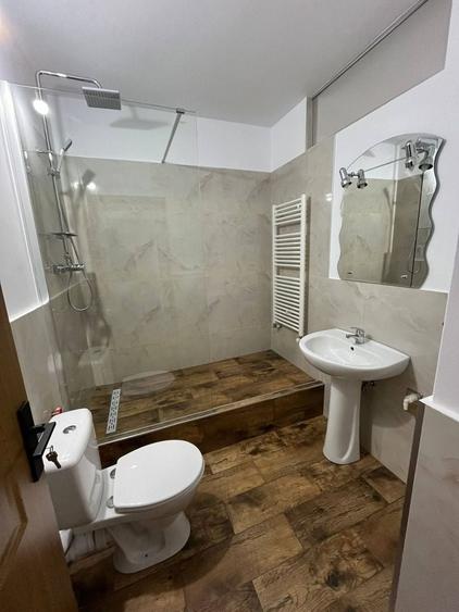 Casă cu 2 camere decomandat în Central