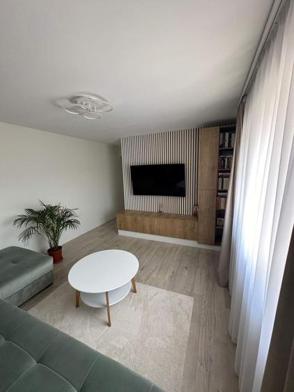 Apartament cu 3 camere decomandat, mobilat în Independenței