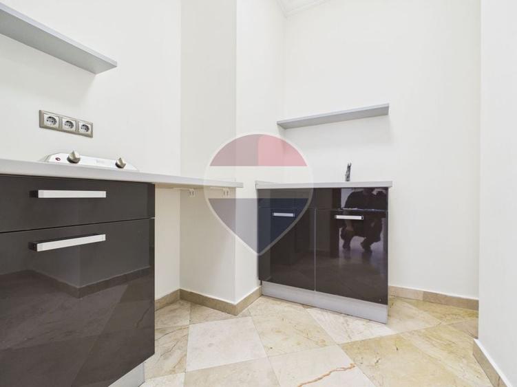 Birou, de 83.349998474121 mp, în P-ța Romană