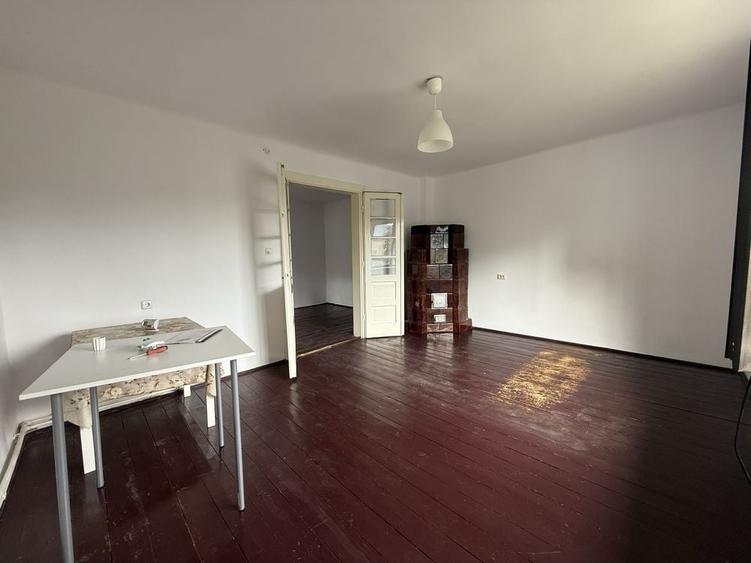 Casă cu 2 camere cu Teren 350 Mp în Bartolomeu