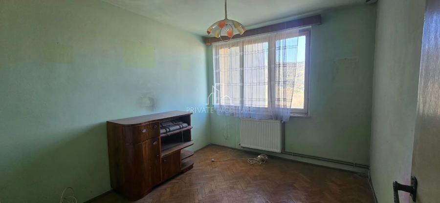 Apartament cu 3 camere decomandat în Est