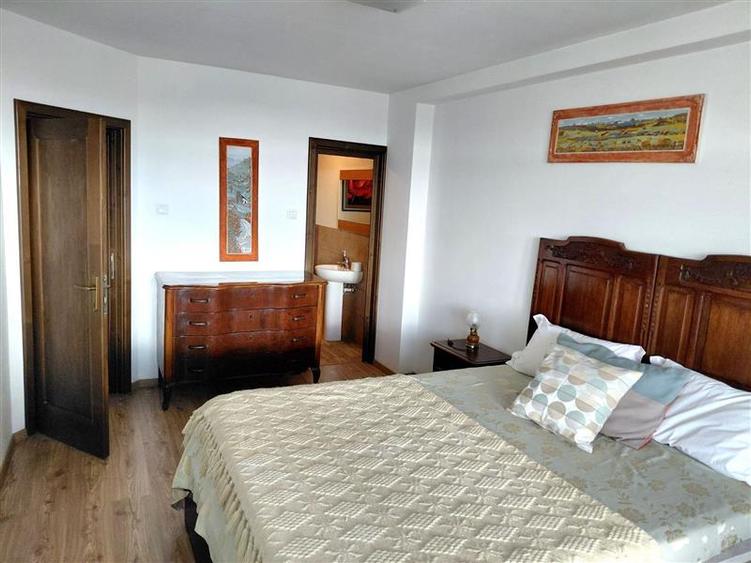Apartament cu 3 camere decomandat, mobilat în Ultracentral