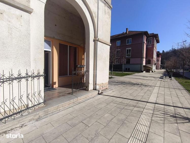 Spațiu comercial, de 48 mp, în Luncă